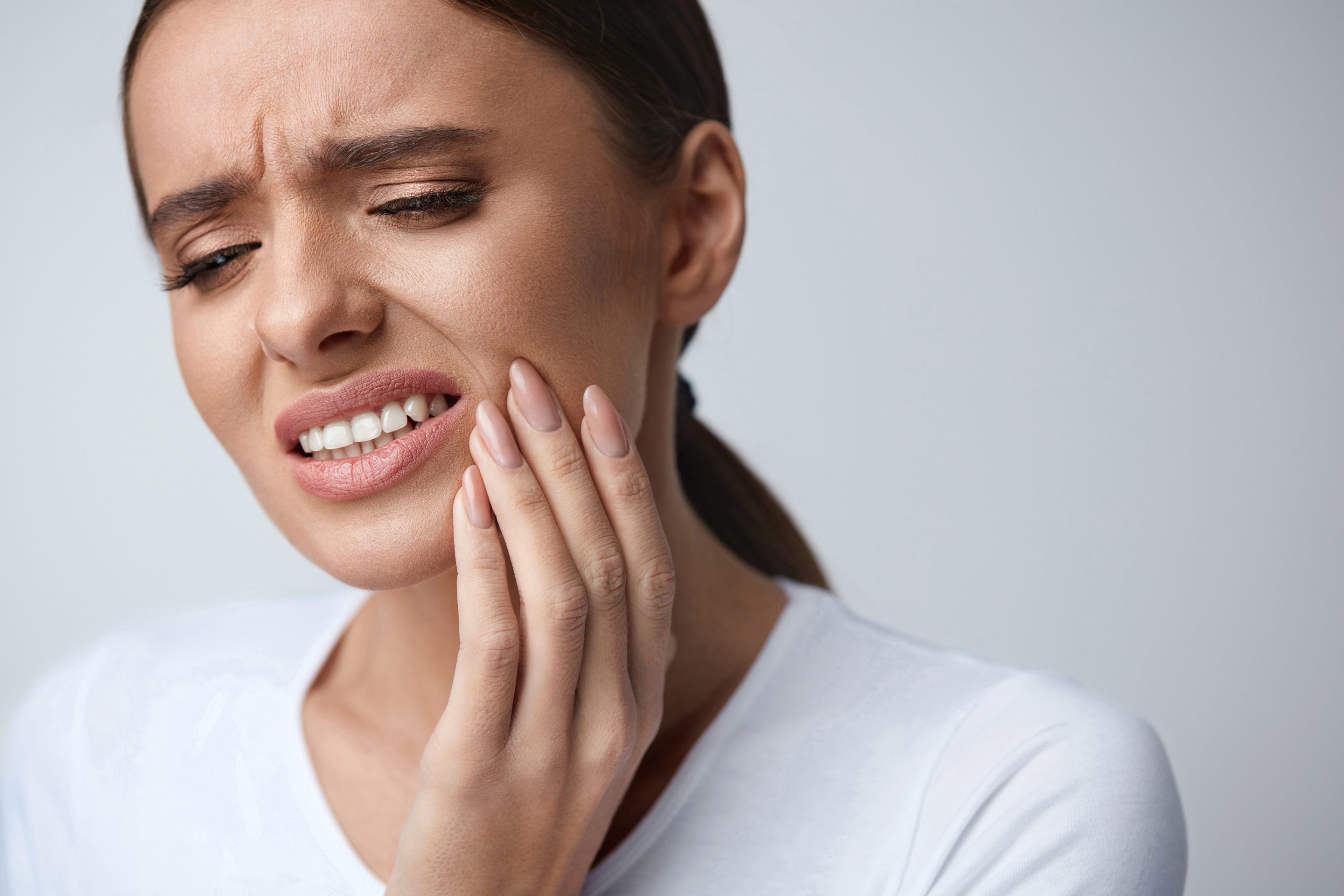 woman with tooth pain in West Fargo, ND